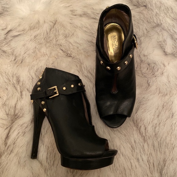 MICHAEL KORS BLACK LEATHER STUDDED PLATFORM HEELS/BOOTIES…SIZE 8M - Picture 2 of 11